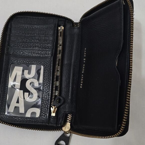 Marc Jacobs Black Leather Classic Q Wingman Wristlet Wallet - Picture 2 of 6